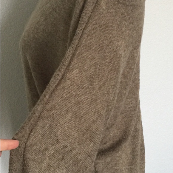 NWT Batwing Long-Sleeve Green Off Shoulder Sweater - Picture 8 of 8